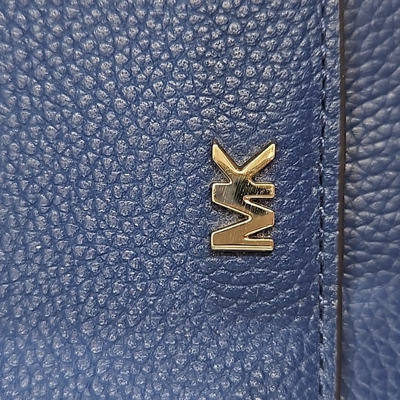Michael Kors Wallet Crossbody - Picture 11 of 13